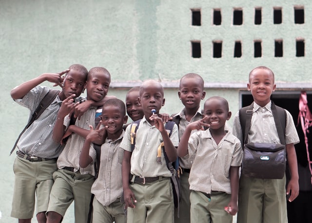 enfants à l'école